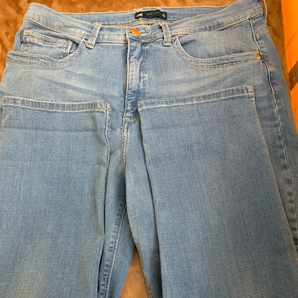 Lee Denim - Lee jeans easy fit actual size w 32 l 24 hips 38.